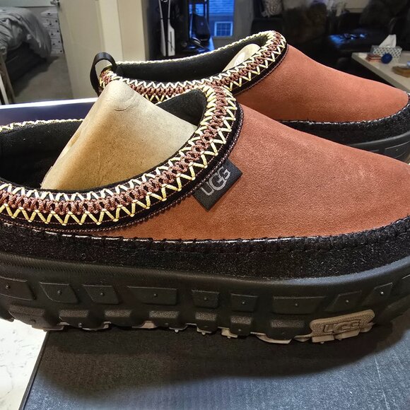 UGG Venture Daze Red Jasper / Black Slipper Shoes 1154530 MENS 10 NEW - Picture 1 of 13